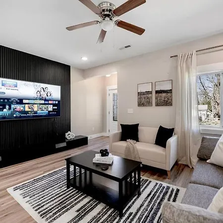 Brand New Cozy Modern Bungalow W/Hot Tub+Movieroom 7 Min From Uptown Charlotte Exterior photo