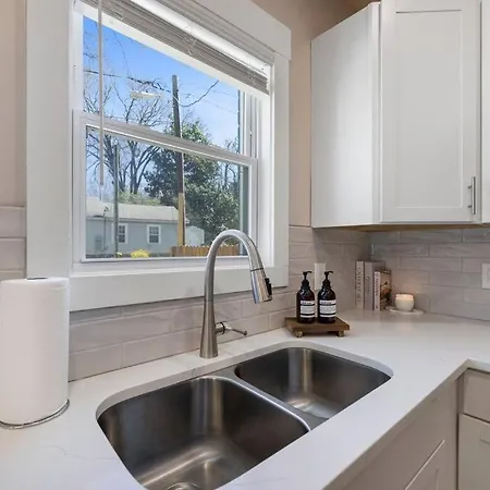 Brand New Cozy Modern Bungalow W/Hot Tub+Movieroom 7 Min From Uptown Charlotte Exterior photo