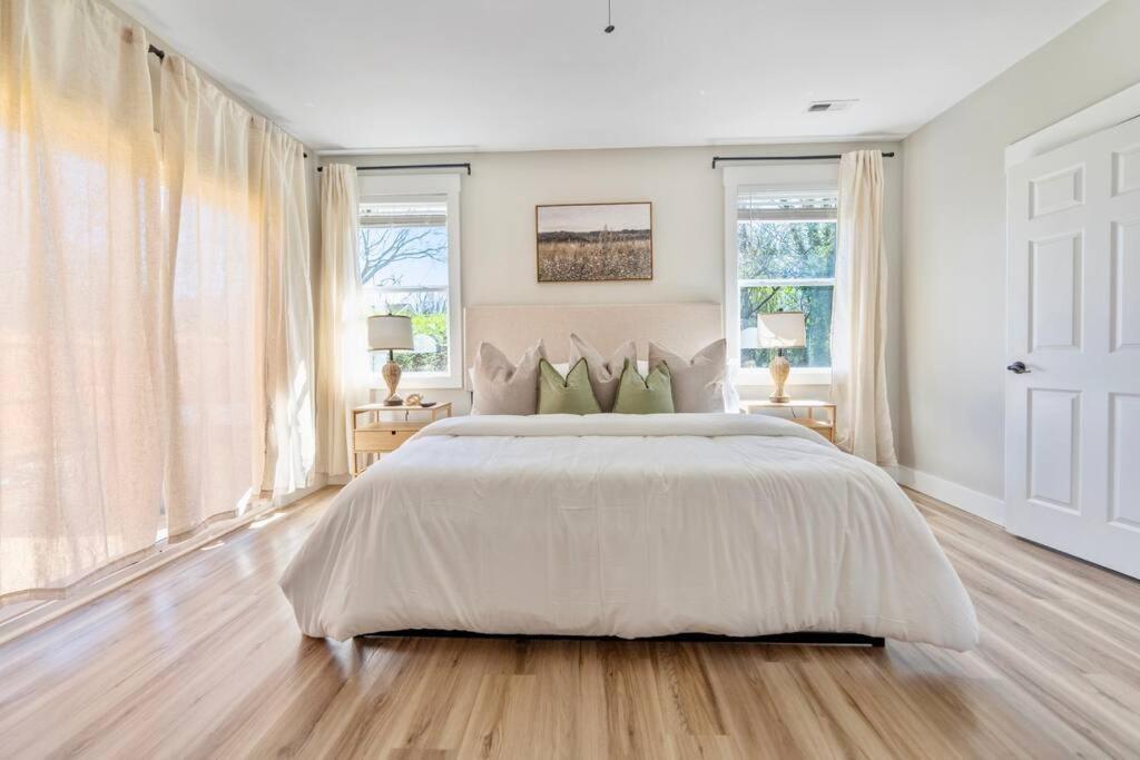 Brand New Cozy Modern W/hot Tub+movieroom 7 Min From Uptown Hébergement de vacances Charlotte