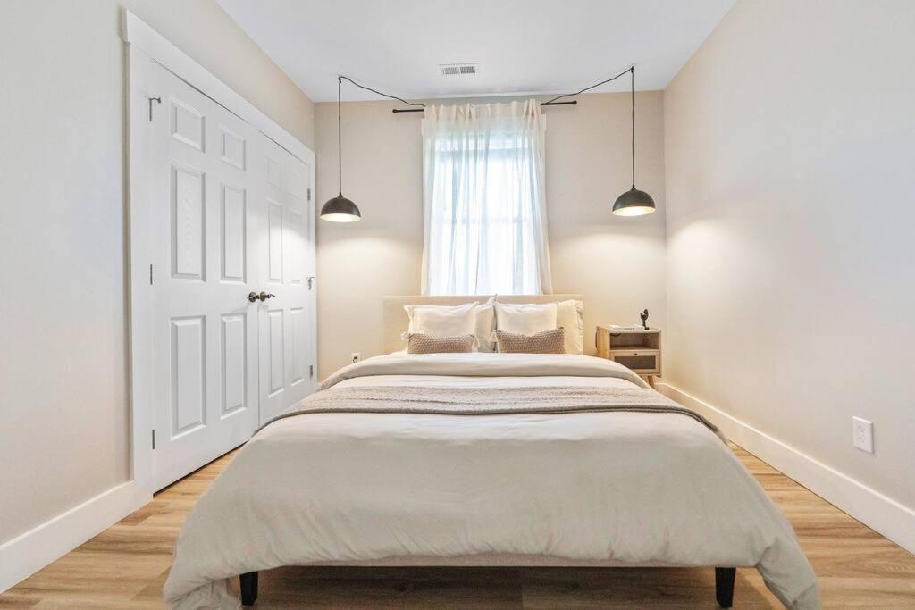 Brand New Cozy Modern W/hot Tub+movieroom 7 Min From Uptown Hébergement de vacances Charlotte